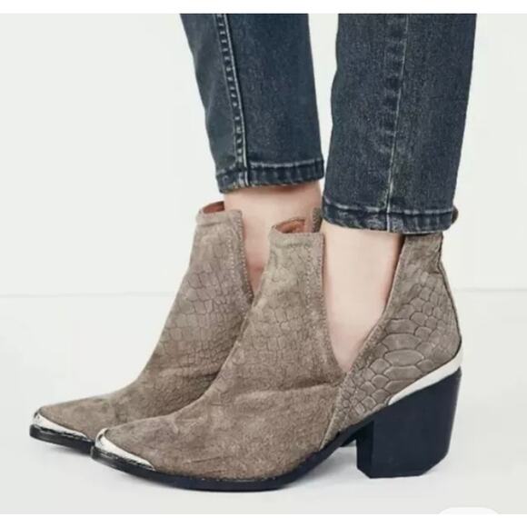 Jeffrey Campbell Womens Boots 9 Cromwell Leather Snake Western Bootie Heels Gray - Picture 1 of 10